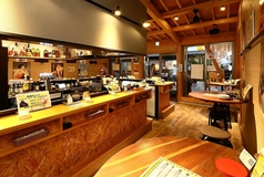 丸テーブルが３つ、椅子もあるので様々なシーンで対応可能