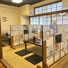 貸切席は20人～30人までご利用可能。プライベートな空間で、大人数のイベントやパーティーに最適。友人や同僚との食事や職場の歓送迎会など、様々なシーンに対応可能。お料理やドリンクも充実しており、アットホームな雰囲気でお楽しみいただけます。