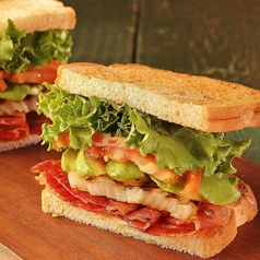 ベーコン・レタス・トマト＆アボカド