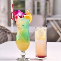 リゾートならではのリラックスタイムを彩る上質な一杯