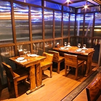 広々としたテーブル席は大人数でのパーティーもOKです◎