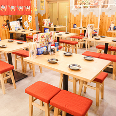 大人数様のご宴会でもゆったりとしたテーブル席でお寛ぎください。歓送迎会などの外せないシーンにおすすめです。お席だけのご予約や当日のご予約も受け付けております！三宮駅での宴会・飲み会・歓迎会・送別会など様々なシーンでご利用下さい！