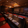 【貸切のご相談受付中】大切な仲間と周りを気にせず楽しめる、プライベート空間をご提供。結婚式二次会・同窓会・歓送迎会・会社の打ち上げ・記念日パーティーなど、様々なシーンにご利用可能。名物博多もつ鍋や馬刺し、厳選芋焼酎を含む飲み放題付きコースもご用意しております。人数やご予算などお気軽にご相談ください。