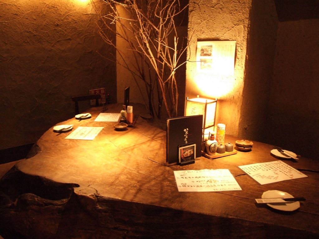 落ち着いた雰囲気で、お酒とお料理を楽します。デートにもオススメ♪