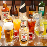 席は自由にレイアウト可能◎くっつければ大人数のご利用も安心！会社宴会や貸切パーティーにも最適です♪さらにキャッシュレス決済対応＆無料Wi-Fi完備で快適◎分煙制なので喫煙・禁煙どちらのお客様も安心してご利用いただけます。週末は朝5時まで営業中♪鮮度抜群の海鮮と共に思い出に残る時間をお過ごしください！