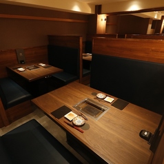 個室はございませんが、気兼ねなく食事をお楽しみいただけるボックス席をご用意いたしております。誕生日・記念日などのサプライズもお気軽にご相談ください。