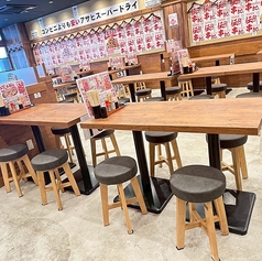 テーブル席は2名様から8名様まで、幅広くご用意しております。少人数から大人数の宴会まで、ぜひお任せください！