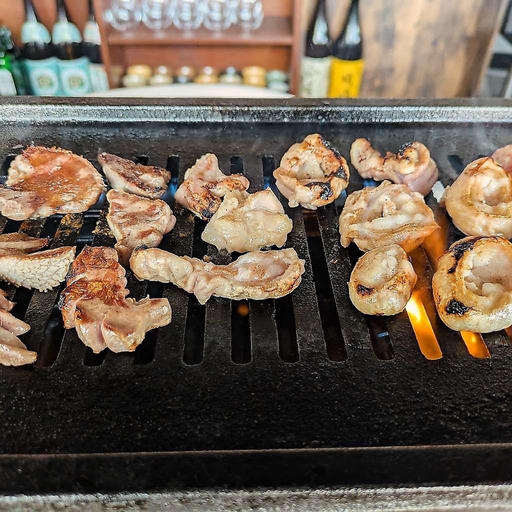 驚きのコスパ！1500円(税込)でミックスホルモン食べ放題♪焼いて食べて飲める楽しさがいっぱいです◎