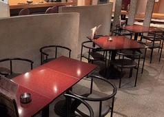 4名様用テーブル×3卓、5名様用テーブル×3卓、6名様用テーブル×1卓