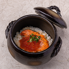 鮭といくらの土鍋ご飯