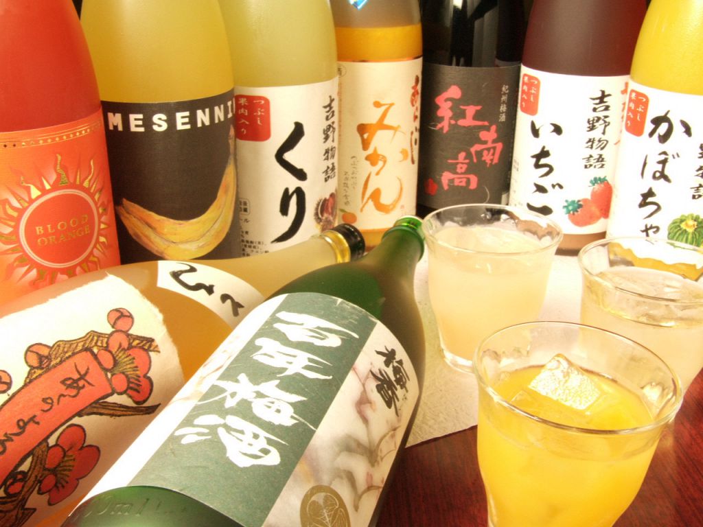 女性に人気のこだわりの梅酒や、果実がたっぷり入った果実酒が続々入荷！ドリンクは全180種