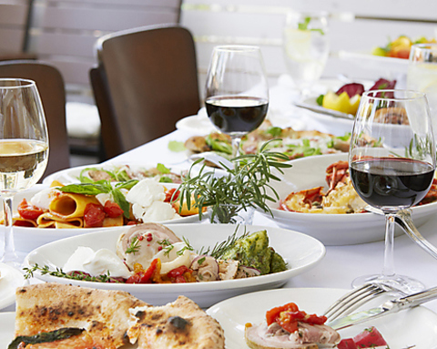 世界一に輝いた極上なピッツァと、イタリア通も唸らす郷土料理の数々と豊富なワイン。