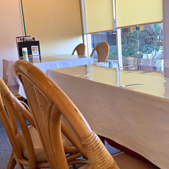 最大8名まで収容可能な個室になります。