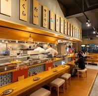 カウンター席から、掘りごたつ席まで