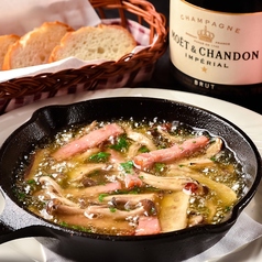 厚切りベーコンときのこのアヒージョ