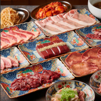 焼いて飲んで盛り上がる！一体感ある店内