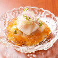 料理メニュー写真&nbsp;帆立と焼き茄子～出汁ポン酢ジュレ～