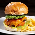 料理メニュー写真&nbsp;アボカドチーズバーガー