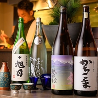 【器や豊富に揃える日本酒、細部まで見どころたっぷり】