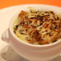 料理メニュー写真 オニオングラタンスープ