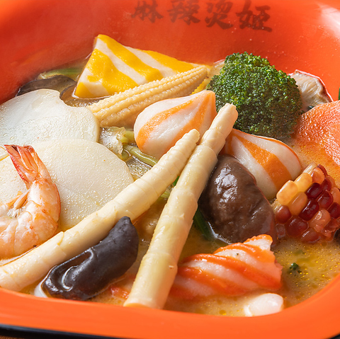 5時間煮込んだ濃厚牛骨スープと自分好みの具材で味わう麻辣湯を仙台でご堪能