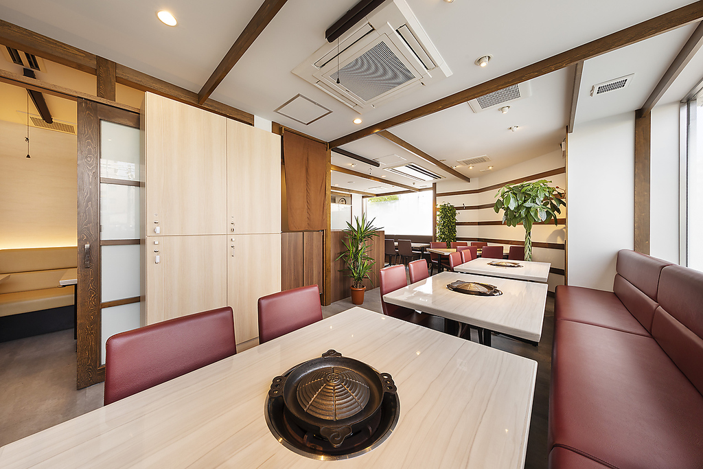 落ち着いた店内でゆっくりとお食事をお楽しみいただけます。