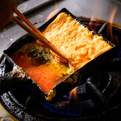 ブランドの卵『マキシマムこいたまご』を使用しております。真っ赤な黄身と濃厚な味をどうぞ