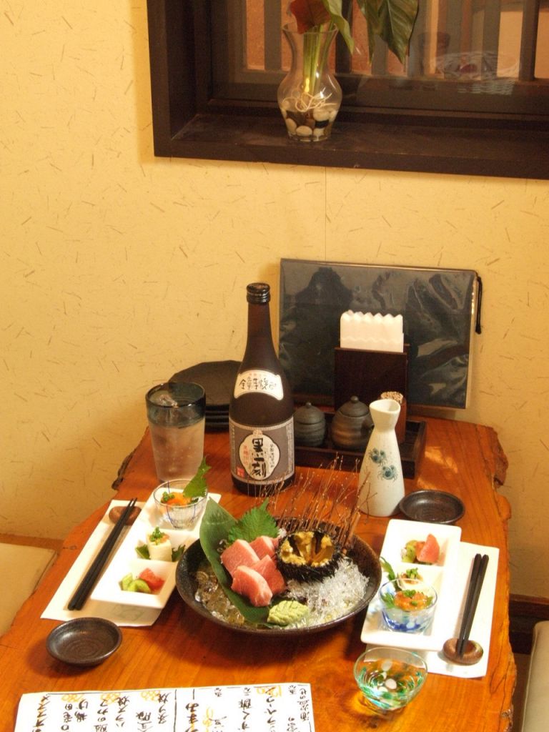 和の庭園を思わせる寛ぎ空間で大切な方とのお時間を演出いたします…接待にも最適です。