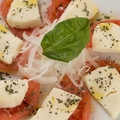 料理メニュー写真 トマトとチーズのカプレーゼ
