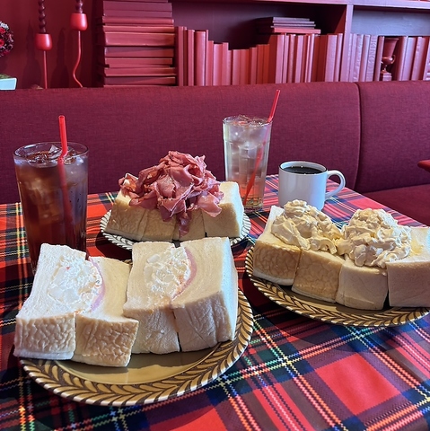 【メリークリスマスのトースト】パンのクッションに包まれるトッピングを贅沢にお召し上がりください☆の写真
