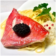 【パスタ】金目バターガーリックとキャビア クリームチーズソース