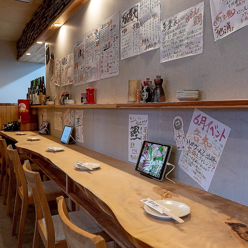 5名までお座りいただけるカウンター席！注文にはタブレット完備。おひとりでふらっとサク飲みにも◎