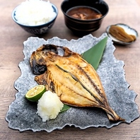 豊洲市場から仕入れた鮮魚を使用した本格魚料理