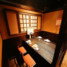 【2名様からOK！完全個室】古民家風の造りはまどろみの時間を演出。自慢の創作料理で最高の時間をお過ごしください♪2次会、会社宴会、打ち上げ、同窓会、歓送迎会など大型宴会も対応可能です♪各種ご宴会に最適な飲み放題付コースはリーズナブルなコースから豪華内容のコースまで豊富にご用意！ご予約・ご相談承ります！