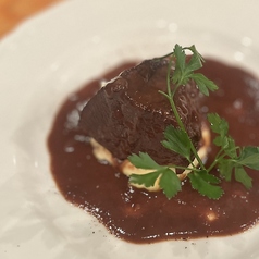 自慢の牛ほほ肉赤ワイン煮