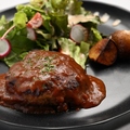 料理メニュー写真 デミグラスハンバーグ