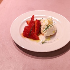 川場村リコッタと苺、カルダモン