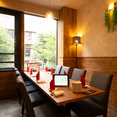 【宴会×半貸切OK】店内奥には25様までご利用できる半個室のお席もございます！半貸切できます◎プライベートな宴会～会社宴会まで、様々なシーンに対応！自慢の本格中華を是非！