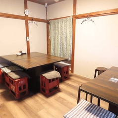 2階はとても広々とした、昔ながらの和室です。お子様連れや、宴会など幅広くお使いいただけます。人気のお部屋ですので、早めのご予約を!