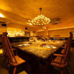 北海道の雄大な大地をイメージしたビックテーブル