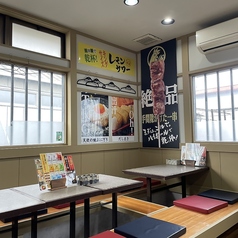 2名様から4名様まで使える掘りごたつ席。※ポスターの内容は変わりますので、あらかじめご了承ください。