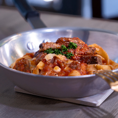 豚スペアリブと牛みすじ肉のナポリ風ラグーソース