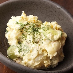 美味しい串物の他にも様々な一品料理ご用意しています！