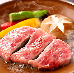 厳選和牛の陶板石焼カットステーキ