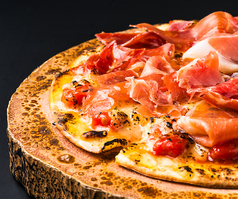 スペイン産生ハムのピザ