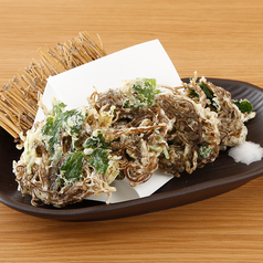 三つ葉香る沖縄県産もずくの天ぷら/鶏ヤゲンなんこつ唐揚げ/ごぼうの唐揚げ 各