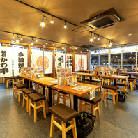 《郡山で宴会》木を基調とした落ち着きのある店内