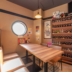 【4名席×3卓】様々なシーンにご利用頂けるテーブル席がございます。ゆったりと当店のお食事をお楽しみください♪