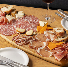 生ハムとチーズの盛り合わせ