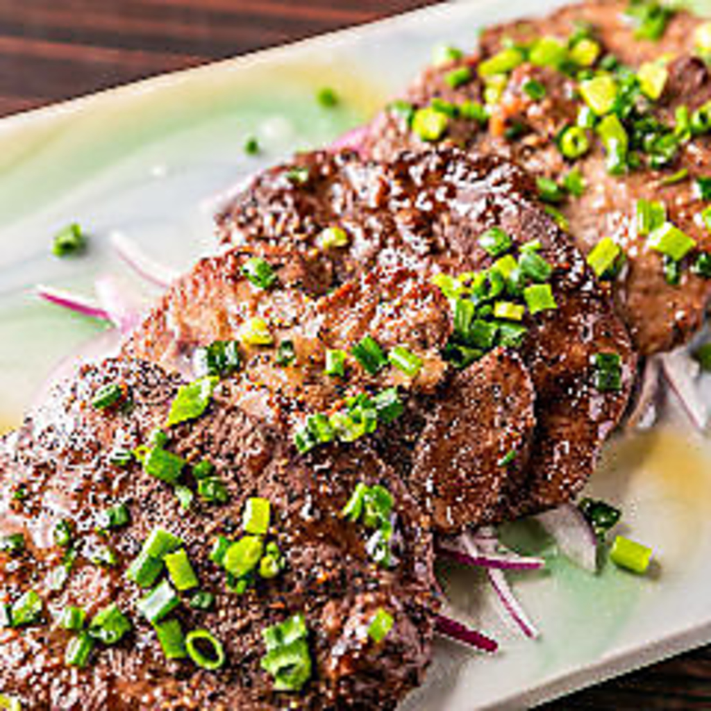 厳選された逸品料理を是非ご堪能ください。